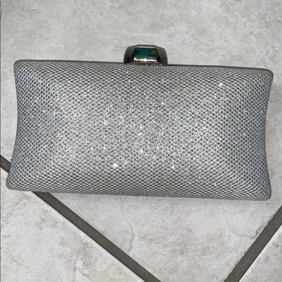 Silver clutch with shoulder chain. Lightly used - Picture 2 of 5